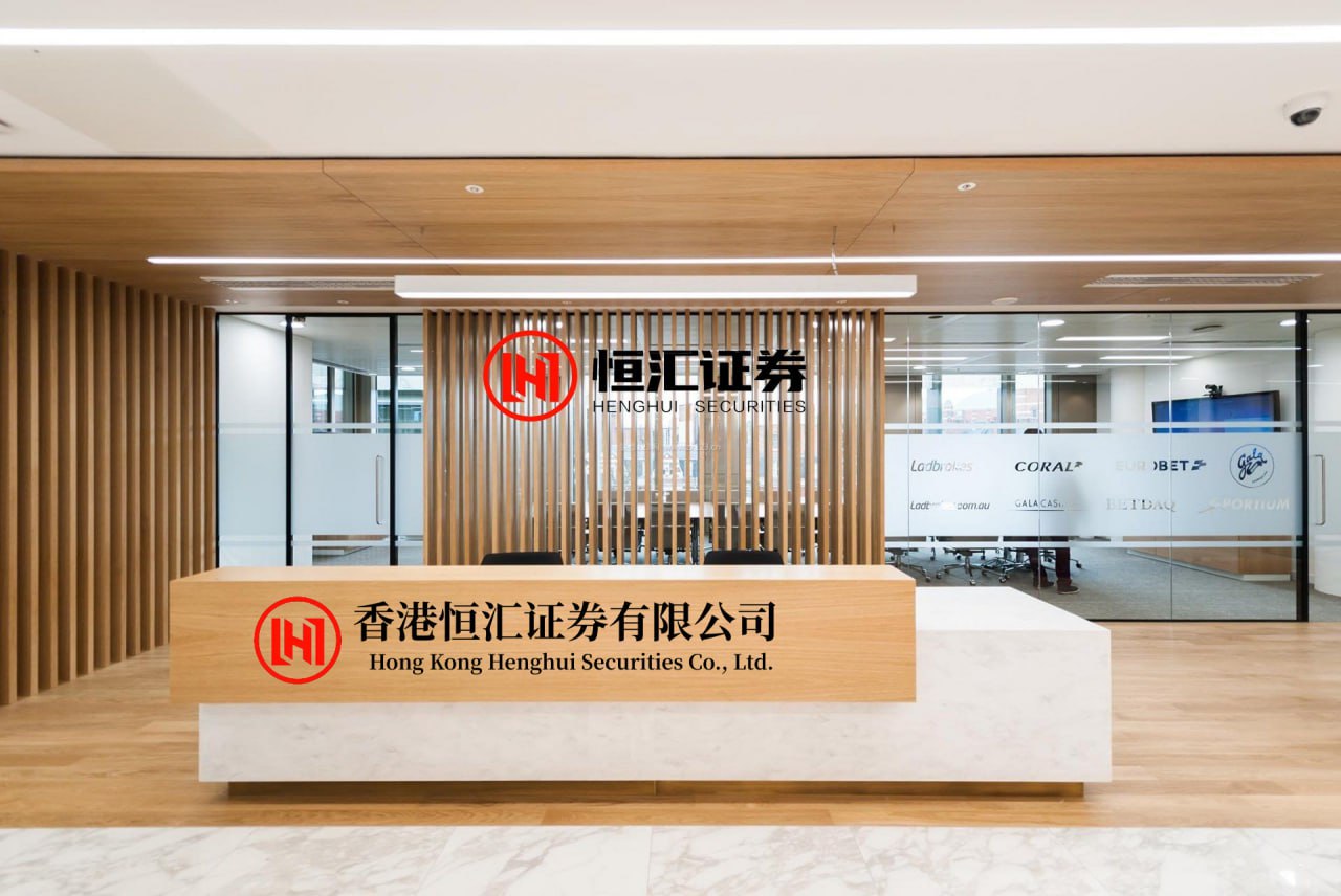 满盈网配资平台 股海十年灯：何为短线？顶级游资赵老哥交易精髓：人气在，一口气上不来就要跑；有故事、有资金、有肉吃，吃完撤退，慢的买单。这句话浓缩了A股市场情绪博弈与资金套利的核心本质，出自顶级游资赵老哥，非常经...